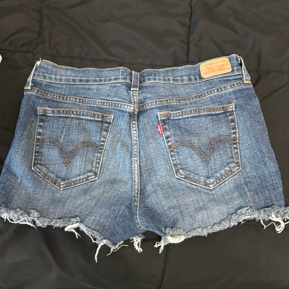 Levi Shorts - Picture 2 of 4